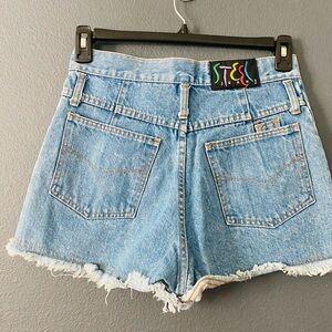 Vintage 1980s high waisted light denim jean shorts size 9 Steel womens mom jeans